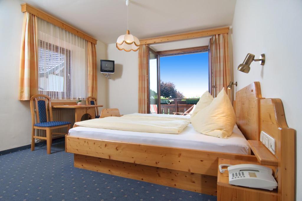 Hubertushof Hotel Latschach ober dem Faakersee Стая снимка