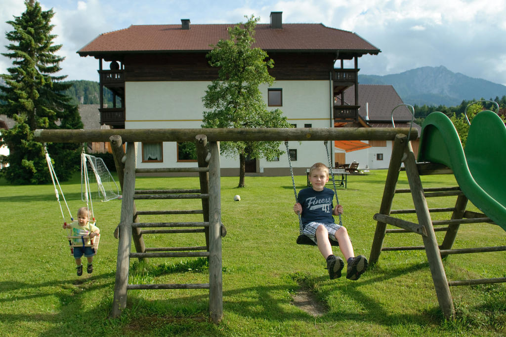 Hubertushof Hotel Latschach ober dem Faakersee Екстериор снимка