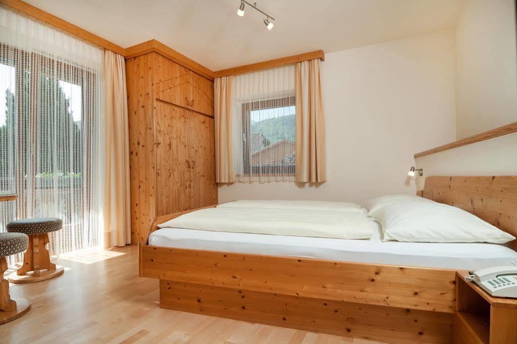 Hubertushof Hotel Latschach ober dem Faakersee Екстериор снимка