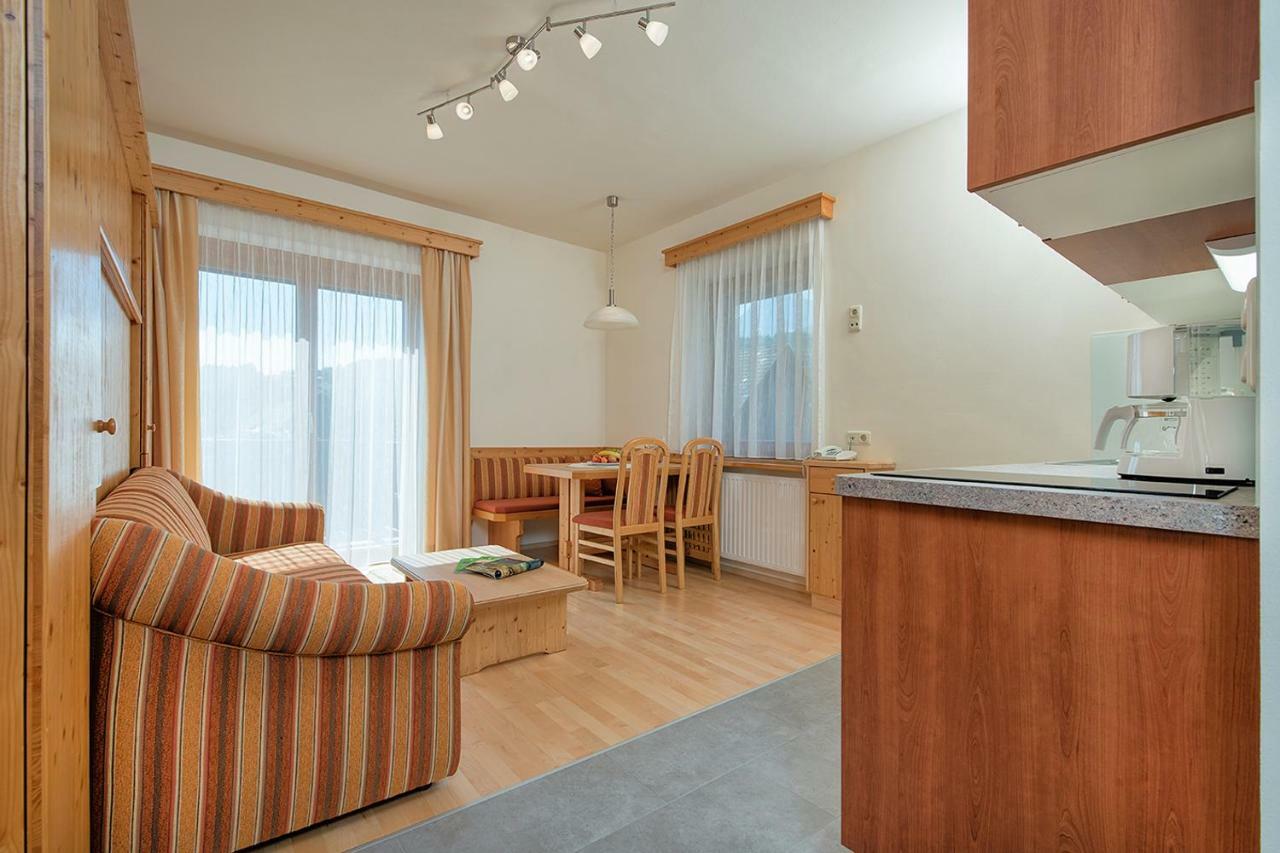 Hubertushof Hotel Latschach ober dem Faakersee Екстериор снимка
