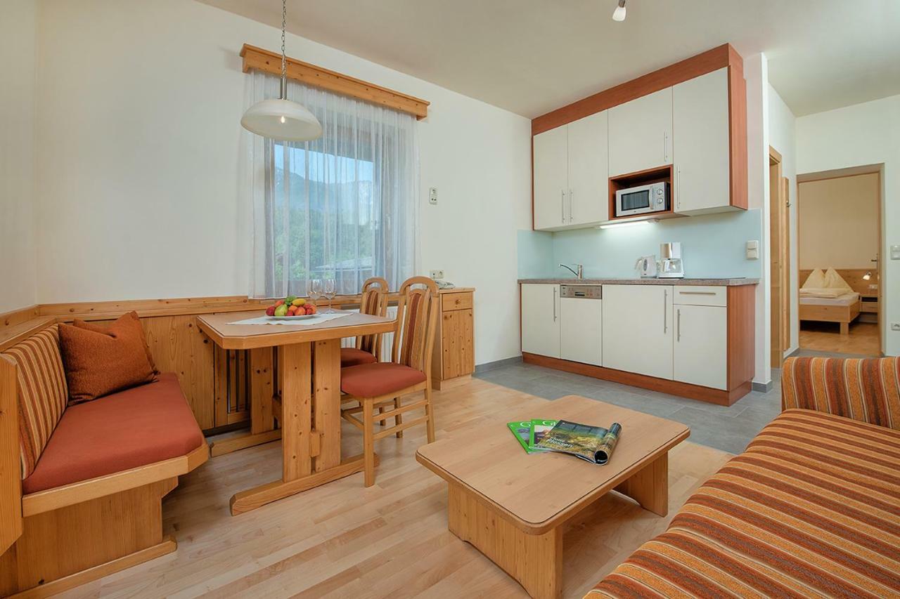 Hubertushof Hotel Latschach ober dem Faakersee Екстериор снимка